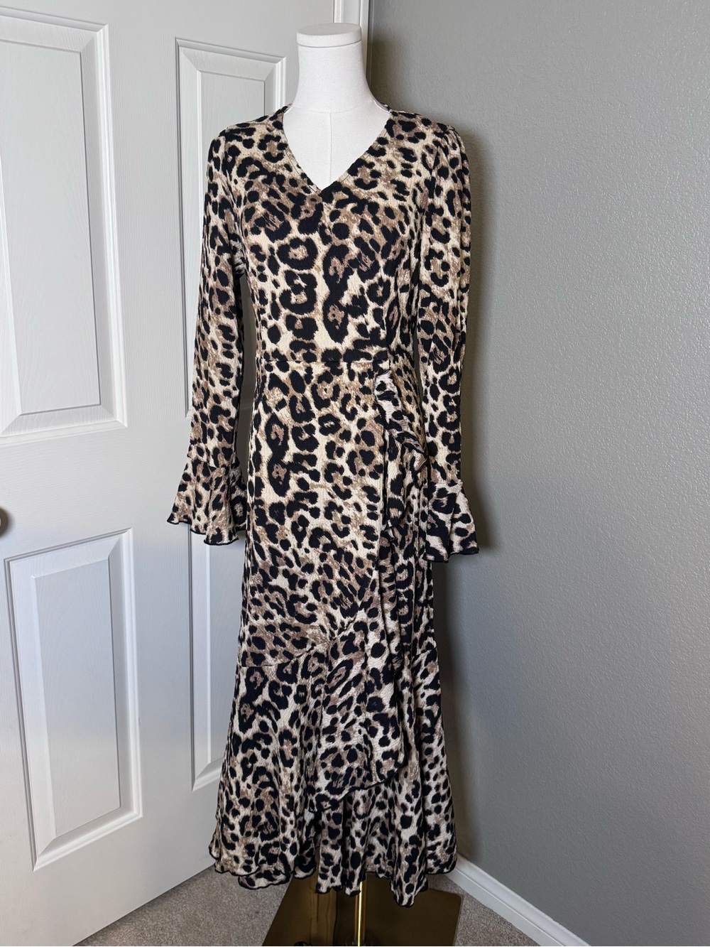 Leopard Print Long Sleeve V-Neck Dress - Tan/Black